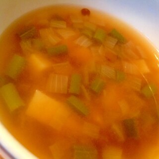 レンズ豆とジャガイモの味噌入りスープ